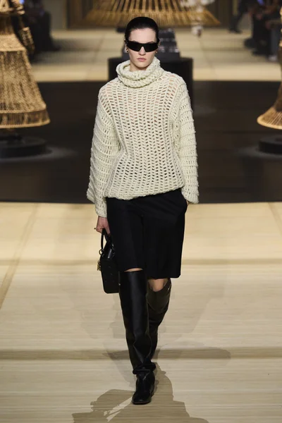 Look 25